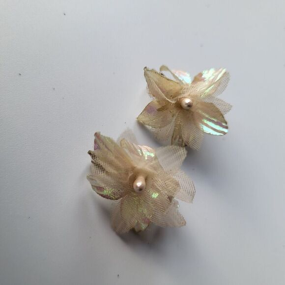 Clip On Earrings White Flowers 1.1 in Ivory AB - Picture 2 of 3